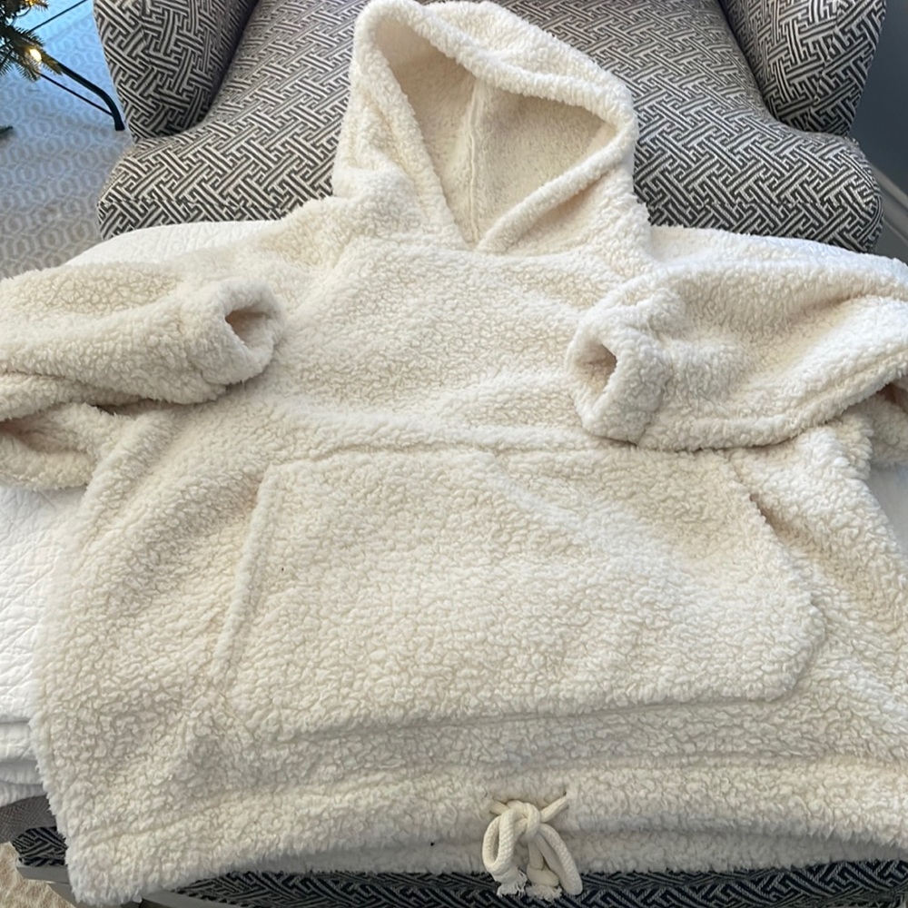 American Eagle hooded puffer